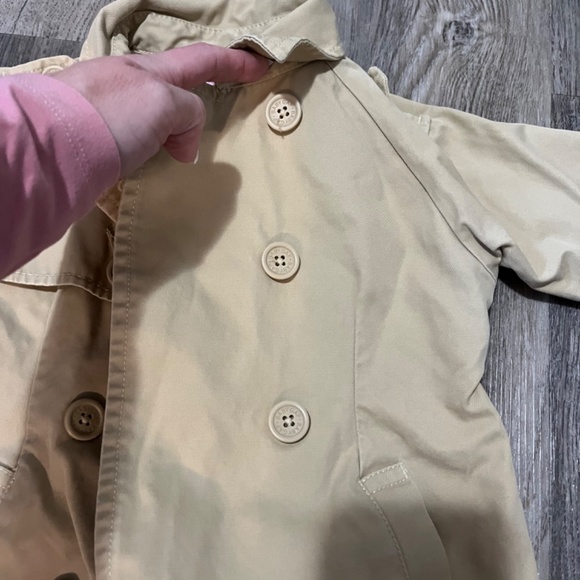 Gap 2T trench coat - Picture 3 of 3